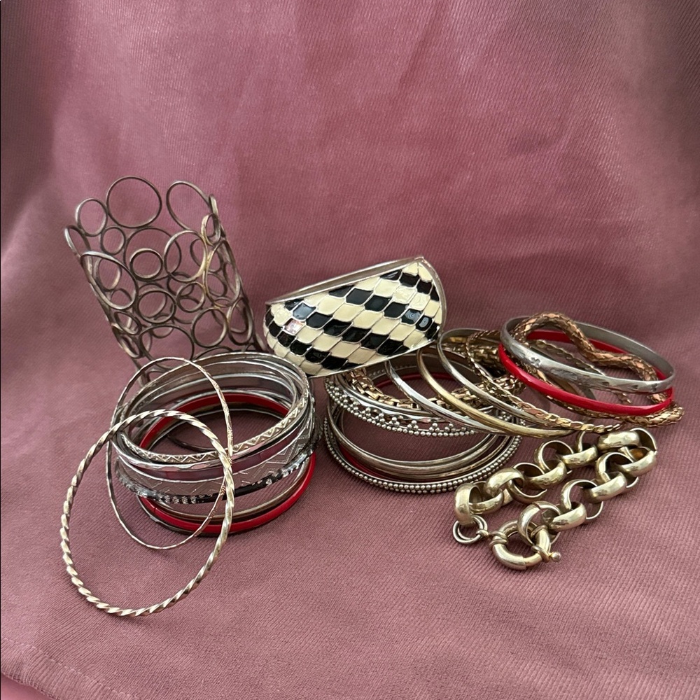 Bundle of Vintage Women’s Bangle Bracelets